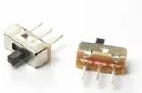 Przełącznik suwakowy SS12D00G2 3-pinowy – 1
